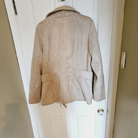 Le Chateau women's winter coat - Picture 3 of 7